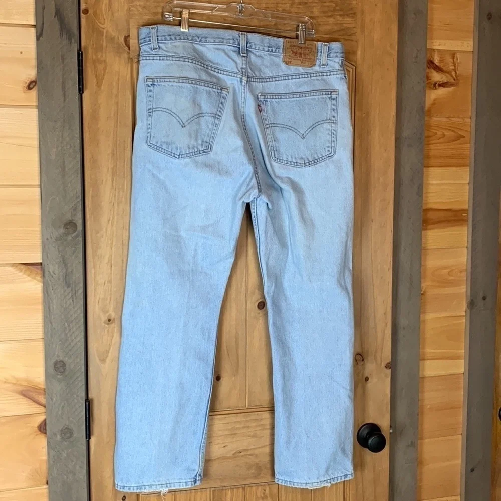 Vintage Levi’s 505 Regular fit straight leg denim jeans 40 x 30